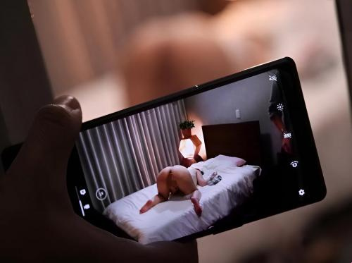 Kakak ipar melihat adiknya melakukan masturbasi