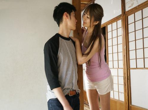 Menemukan cinta dari sepupunya - Amami Tsubasa