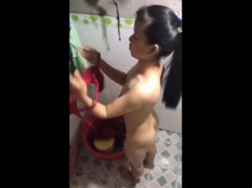 Diam-diam merekam adik iparku di tengah malam